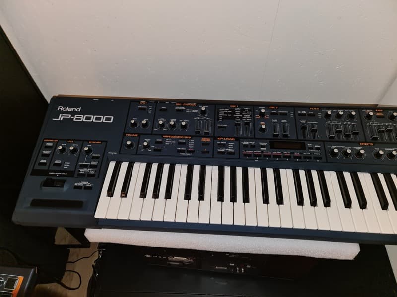 Roland JP-8000 synthesizer